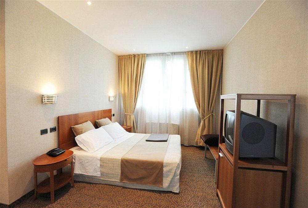 Hotel Cora Carate Brianza Eksteriør bilde